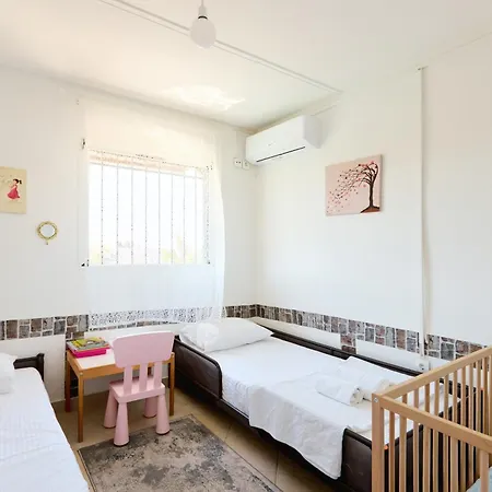 Pretty With Private Pool, Sea View