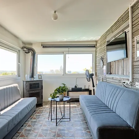 Pretty With Private Pool, Sea View